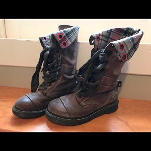 Dr Marten Triumph 1914 12 Hole Boots